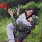 名シーン – ソン・イェジンとヒョンビンの初対面 | 愛の不時着 | Netflix Japan
