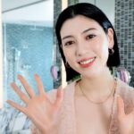 三吉彩花が教える「韓流ツヤ肌＋じゅわっと血色メイク」の作りかた。| Beauty Secrets | VOGUE JAPAN