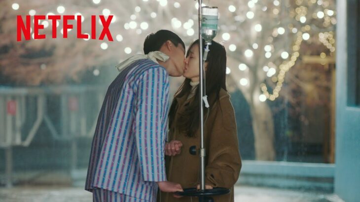 胸キュン – ヒョンビンがソン・イェジンの涙に雨の中のキス | 愛の不時着 | NetflixJapan
