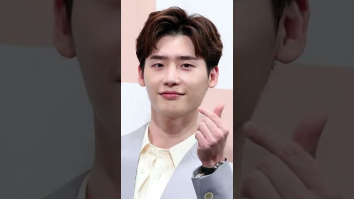 The Stunning Lee Jong Suk of the Big Mouth