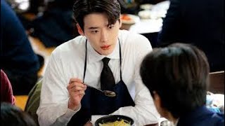 前髪上げたイ・ジョンソク、メガネ姿でクールな男の魅力アピール…『瑞草洞』スチールカット公開